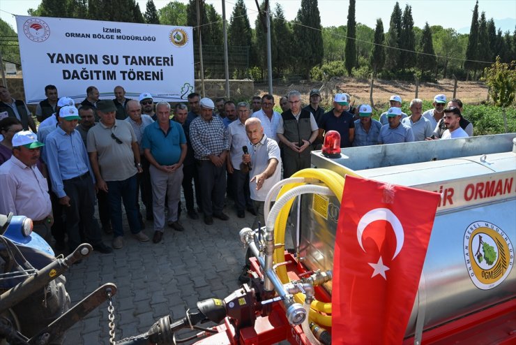 İzmir ve Manisa'da orman yangını riskine karşı bazı mahallelere su tankeri dağıtıldı