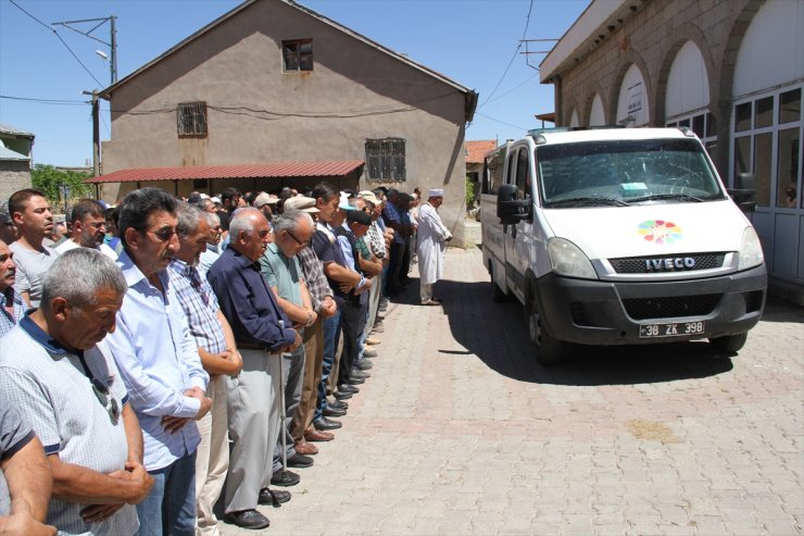 Kayseri'de ölü bulunan üniversitesi öğrencisinin cenazesi defnedildi