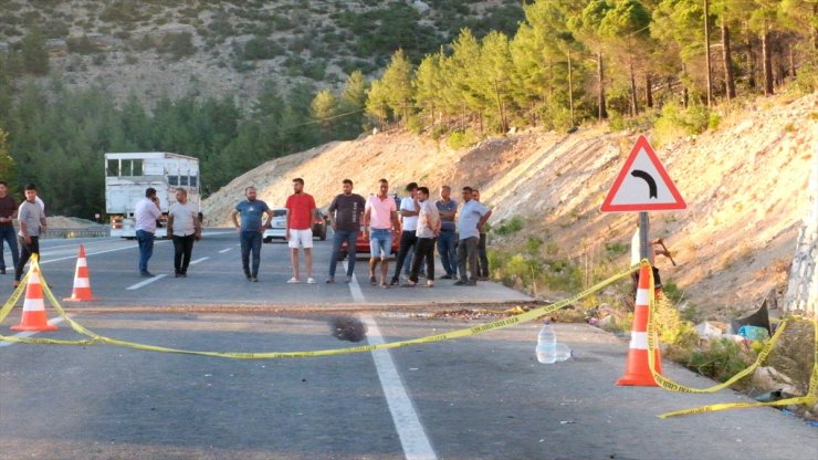 Mersin'de şarampole devrilen minibüsteki 1 kişi öldü, 14 kişi yaralandı