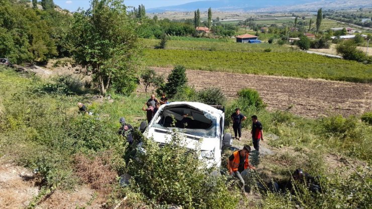 Tokat'ta inşaat işçilerini taşıyan kamyonetin devrilmesi sonucu 1 kişi öldü, 3 kişi yaralandı