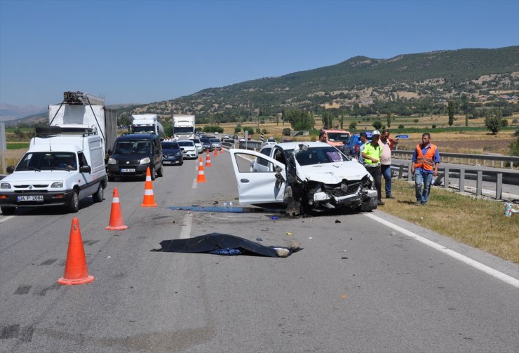 Amasya'da refüje çarpan otomobildeki 1 kişi öldü