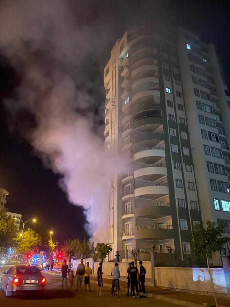 Şanlıurfa'daki ev yangınında dumandan etkilenen kişi hastaneye kaldırıldı