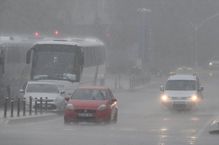 Edirne'de şiddetli sağanak etkili oldu