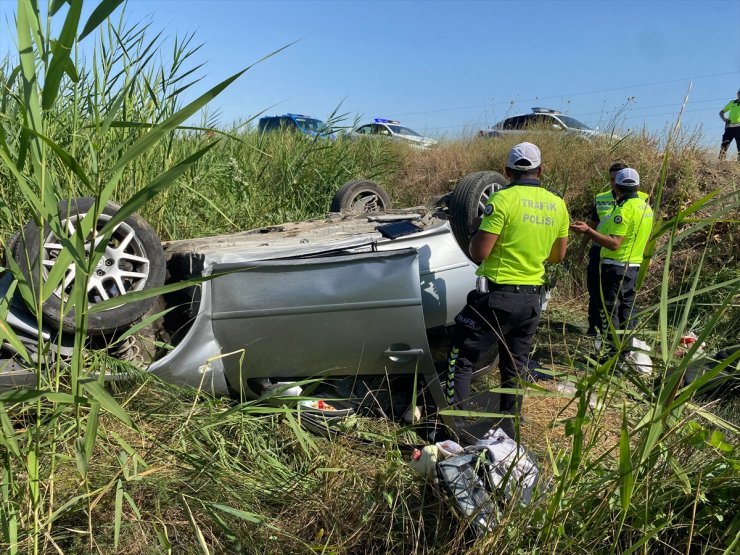 Manisa'da şarampole devrilen otomobildeki 5 kişi yaralandı