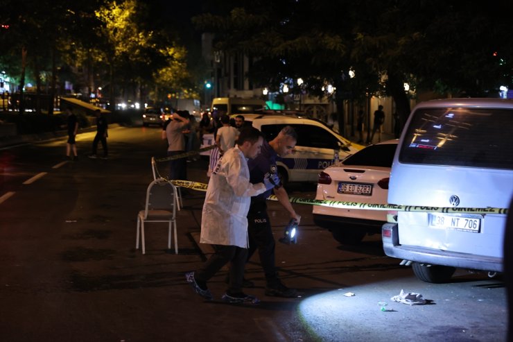 GÜNCELLEME - Beyoğlu'nda silahlı saldırıda 1 kişi öldü, 1 kişi yaralandı