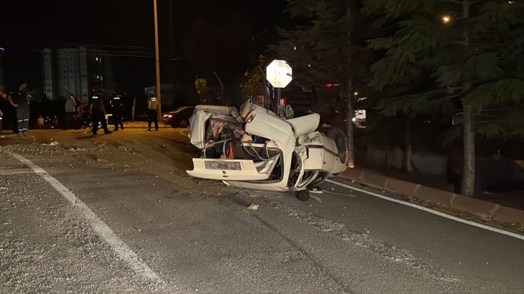 Kayseri'de devrilen otomobildeki 5 kişi yaralandı