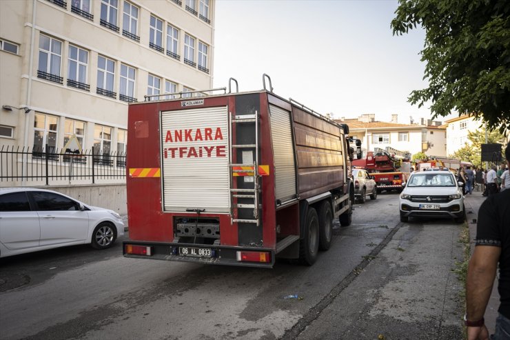 Ankara'da bir apartmanda çıkan yangında 6 kişi dumandan etkilendi