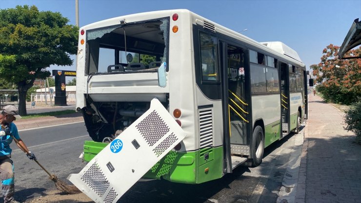 Kayseri'de halk otobüsü ile kamyonetin çarpıştığı kazada 5 kişi yaralandı