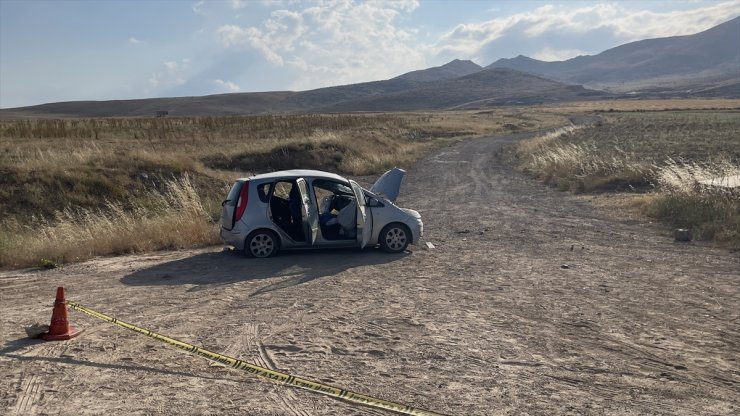 Konya'da ağaca çarpan otomobildeki 2 kişi öldü, bir kişi yaralandı