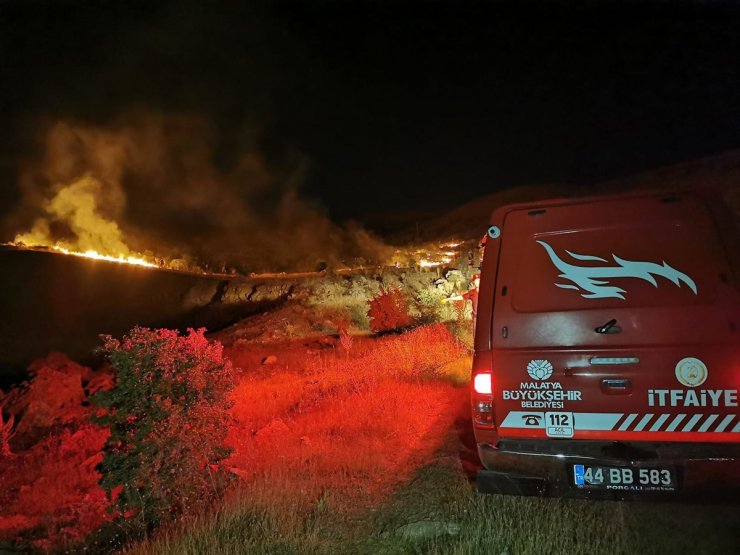 Malatya'da çıkan orman yangınına müdahale ediliyor