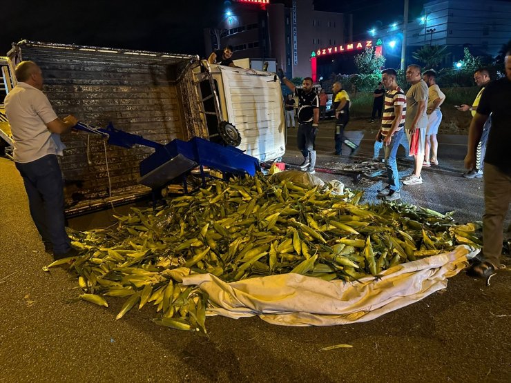 Samsun'da devrilen kamyonetteki 4 kişi yaralandı