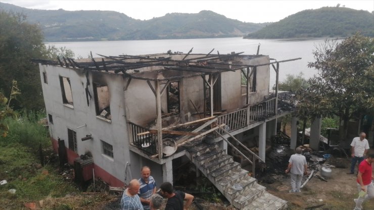 Samsun'da mutfakta elindeki benzin bidonu alev alan kişi öldü, eşi yaralandı