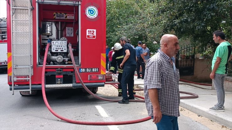 Tekirdağ'da ev yangınına müdahale eden itfaiye ekiplerine engel olan 2 kişi gözaltına alındı