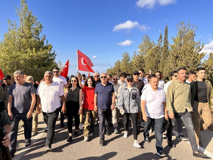 Zafer Partisi Genel Başkanı Özdağ, Çanakkale'de "Zafer Yürüyüşü"ne katıldı