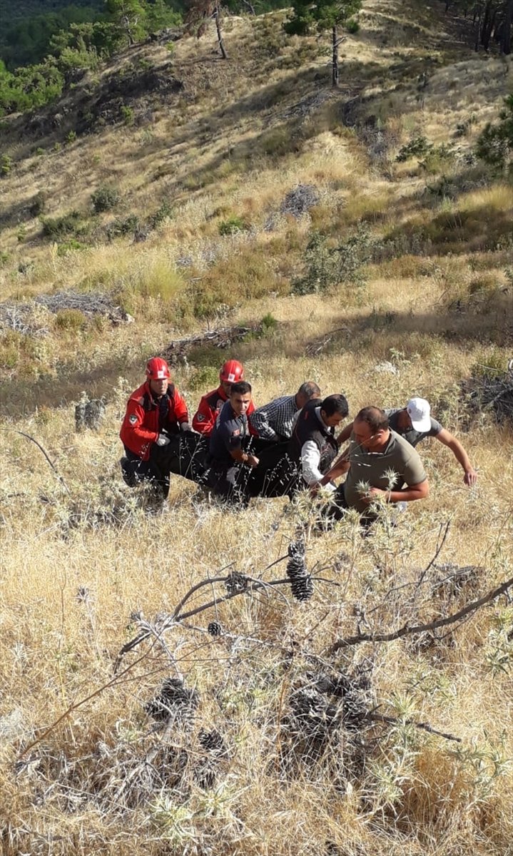 Balıkesir'de devrilen kamyonetin sürücüsü hayatını kaybetti