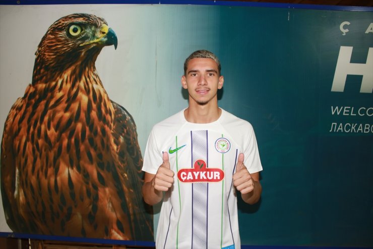 Çaykur Rizespor, sol kanat oyuncusu Altin Zeqiri'yi transfer etti