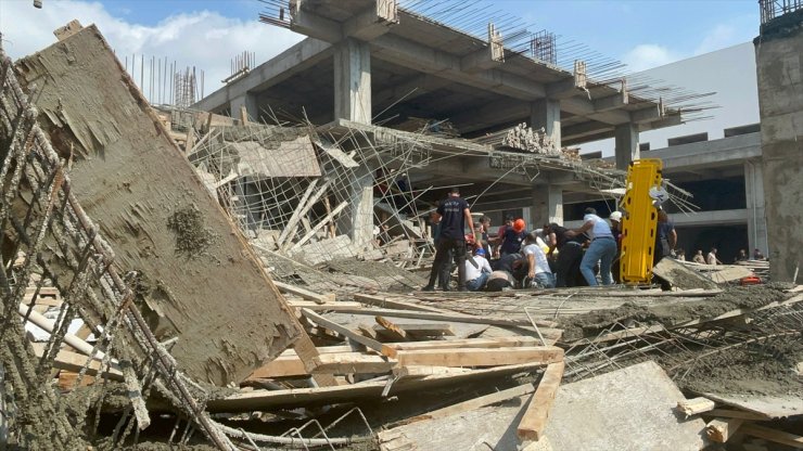 Hatay'da inşaata beton dökümü sırasında çökme sonucu 4 işçi yaralandı