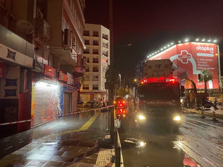 İzmir'de ana su borusu patladı