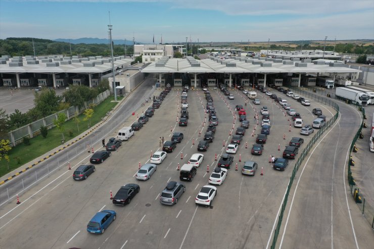 Kapıkule'de gurbetçilerin dönüş yolculuğu sürüyor