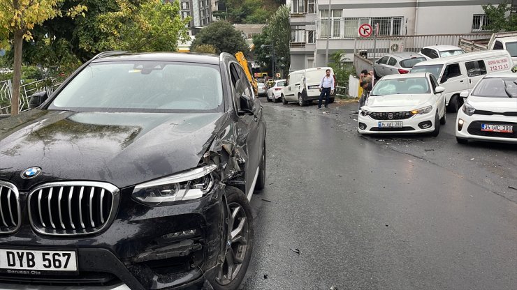 Şişli'de yokuşta kayan kamyon 7 araca çarparak durabildi