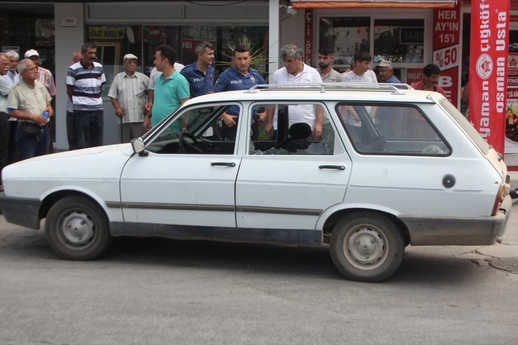 Antalya'da araç içerisinde av tüfeği ile vurulduğunu iddia eden kişi yaralandı