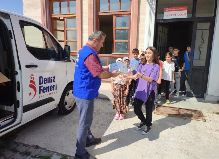 Kastamonu'da Kur'an kurslarını bitiren çocuklara "İyi ki varsınız çocuklar" hediye paketi verildi