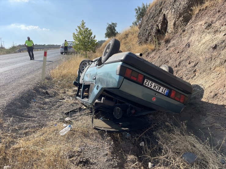 Kilis'te şarampole devrilen otomobildeki 6 kişi yaralandı