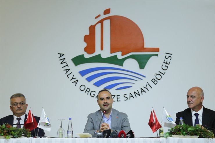 Bakan Kacır, Antalya OSB'de sanayicilerle buluştu: