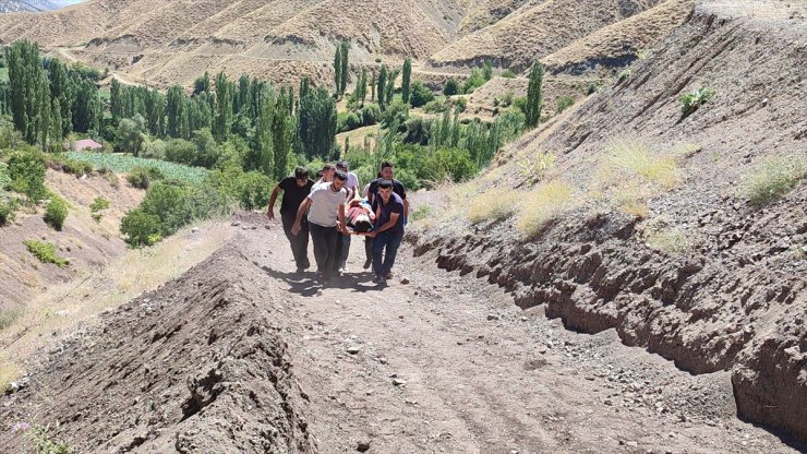 Adıyaman'da şarampole devrilen otomobildeki 4 kişi yaralandı