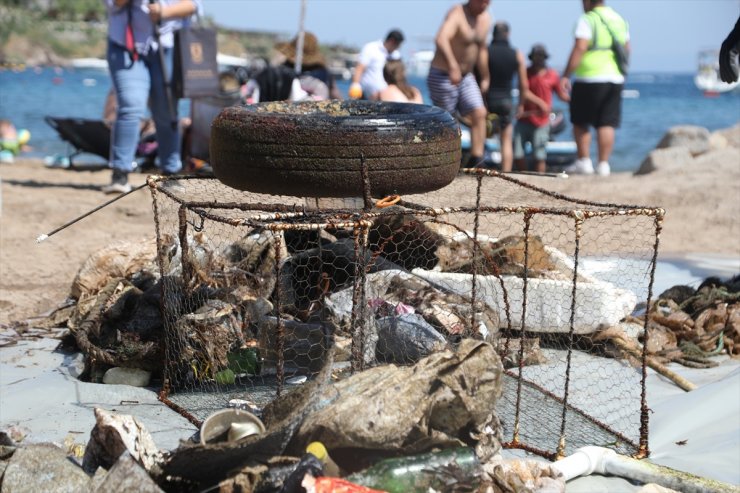 Bodrum'da deniz dibi temizliği Küçükbük Koyu'nda sürdü