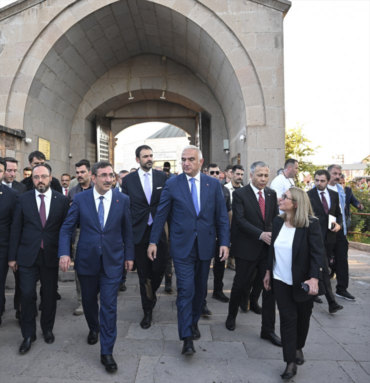 Kültür ve Turizm Bakanı Ersoy, Hacı Bektaş Veli'yi Anma Etkinlikleri'nde konuştu: