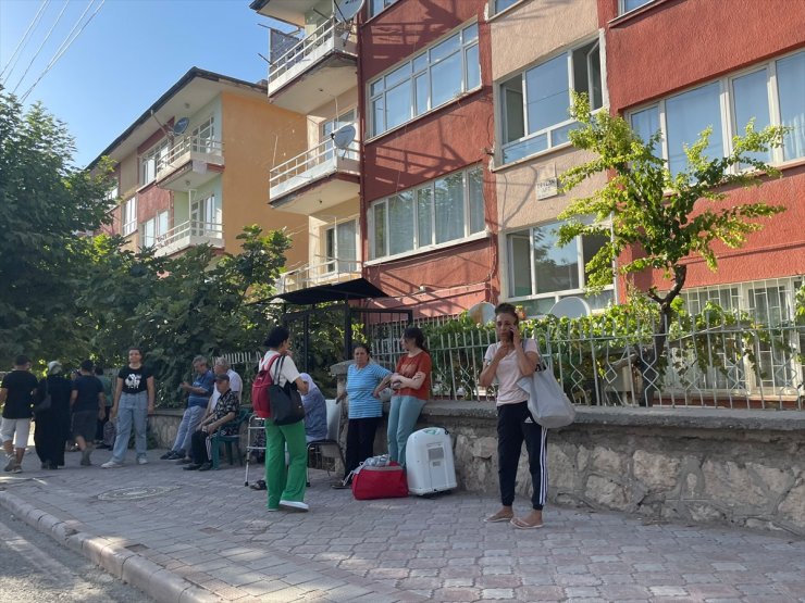 GÜNCELLEME - Malatya'da bir dakika arayla 4,8 ve 4,5 büyüklüğünde iki deprem meydana geldi