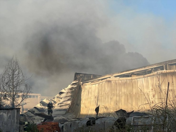 Antalya'da gıda fabrikasında yangın çıktı