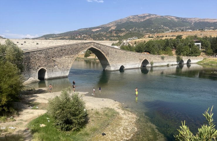 Kahramanmaraş'ta sıcak hava bunaltıyor