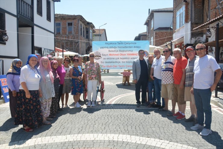 Akçakoca'da tarihi mahallede kurulan yöresel pazar turizme katkı sunuyor