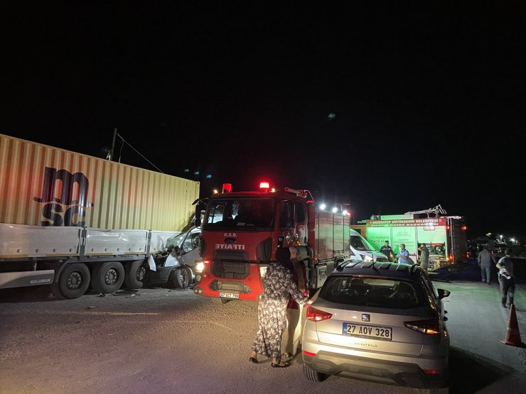 Gaziantep'teki trafik kazasında 1 kişi hayatını kaybetti, 7 kişi yaralandı