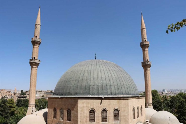 Şanlıurfa'nın depremlerde hasar gören simge minareleri onarıldı