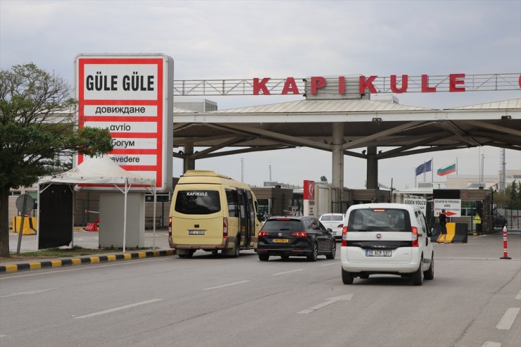 Tatilleri biten gurbetçilerin yaşadıkları ülkelere dönüş yolculukları sürüyor