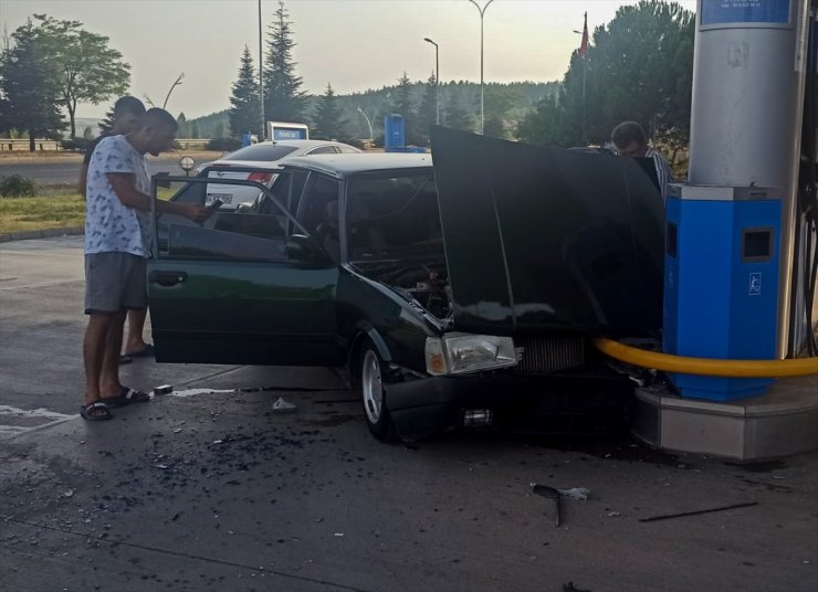 Uşak'ta drift yapan sürücünün aracındaki 1 kişi yaralandı