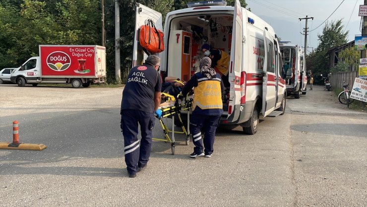 Düzce'de meydana gelen trafik kazasında 2 kişi yaralandı