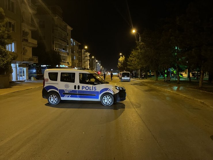 Karaman'da tüfeğin dipçiğiyle yaraladığı eşini rehin alan şüpheli gözaltına alındı