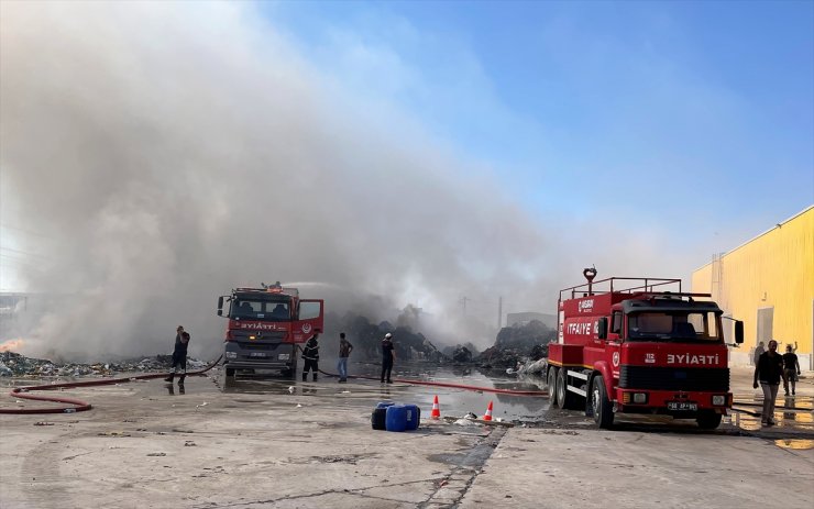 GÜNCELLEME - Aksaray'da geri dönüşüm fabrikasında çıkan yangın kontrol altına alındı