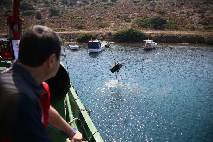 Bodrum'da dalgıçlar deniz dibinden 20 tona yakın tonoz ve çapa çıkardı