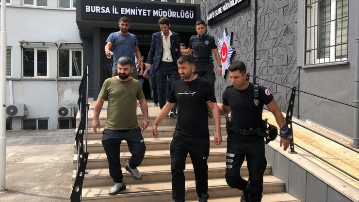 Bursa'da kesinleşmiş hapis cezası bulunanlara yönelik şafak operasyonunda 21 kişi yakalandı