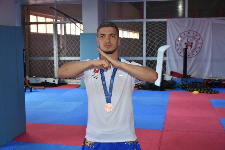 Çin'de 3 yıl wushu eğitimi alan milli sporcunun hedefi dünya şampiyonluğu