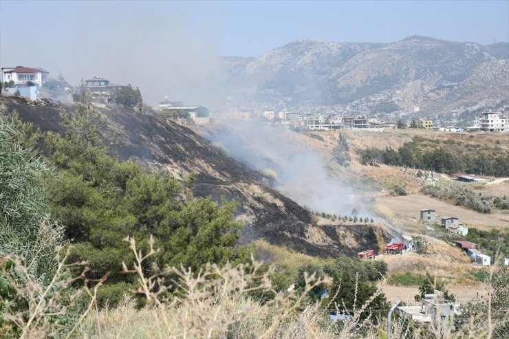 Hatay’da otluk alanda çıkan yangın söndürüldü