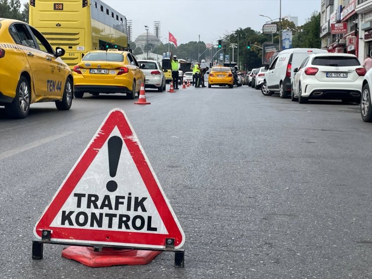 Kadıköy'de taksicilere yönelik denetim yapıldı