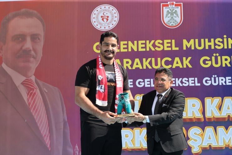 Olimpiyat şampiyonu milli güreşçi Taha Akgül'den gençlere karakucak tavsiyesi: