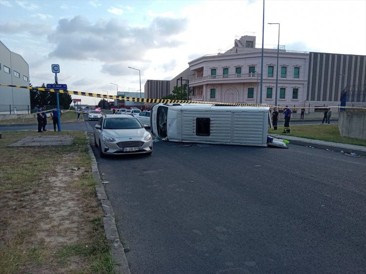 Tekirdağ'da otomobil ile işçi servisi çarpıştı, 13 kişi yaralandı