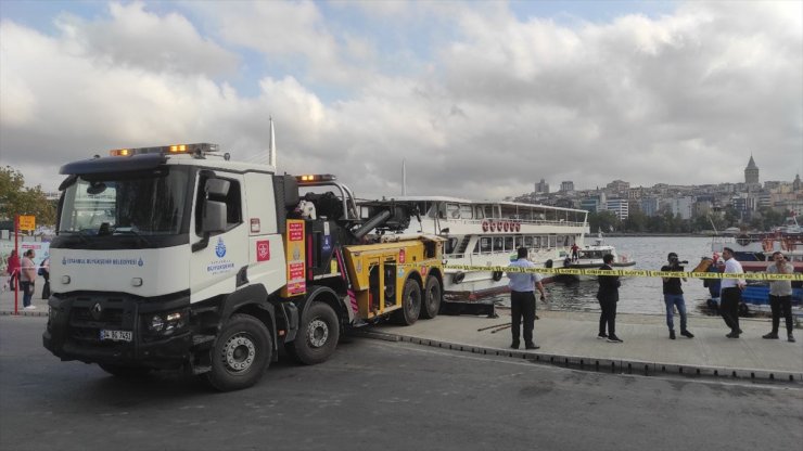 Eminönü'nde İETT otobüsü denize düştü